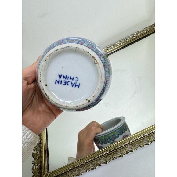 Lovely practical planter with oriental floral peony/lotus design. Jardiniere - Picture 6 of 10